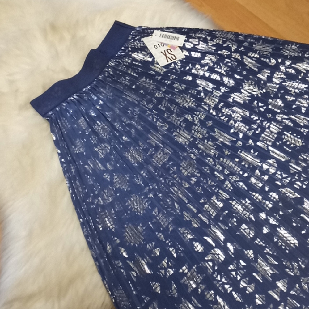 LulaRoe Jill Elegant Pleated A line Midi Ski…